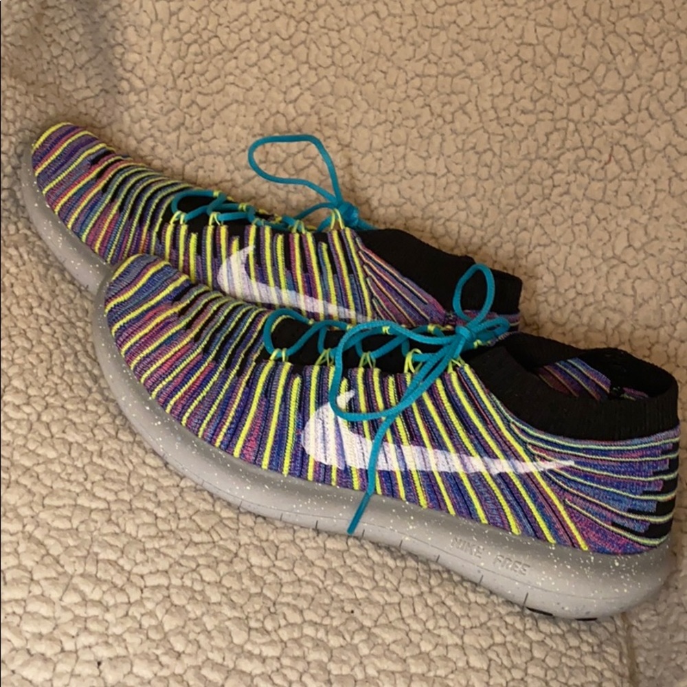 Women’s Nike free fly knit